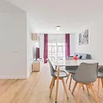 Spacious 3br With Pool, Wifi & Near *