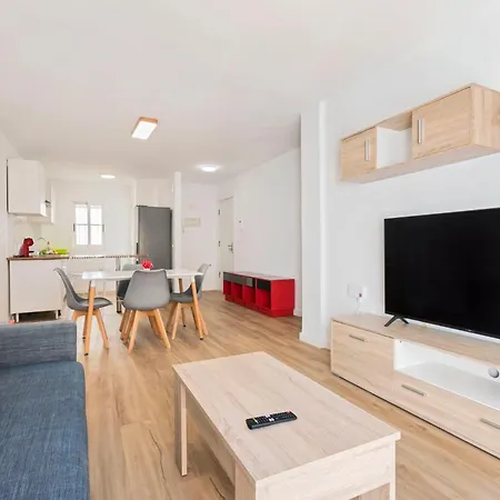 Spacious 3br With Pool, Wifi & Near *