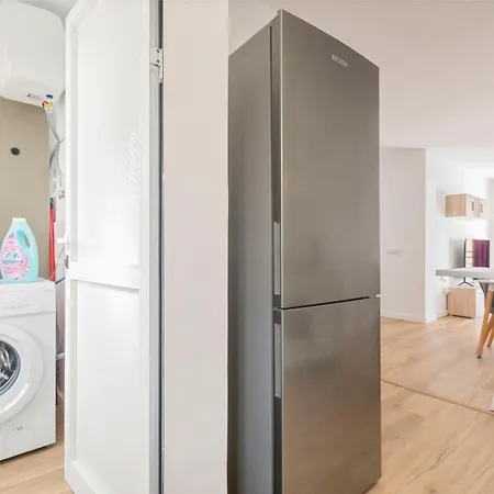 Διαμέρισμα Spacious 3br With Pool, Wifi & Near