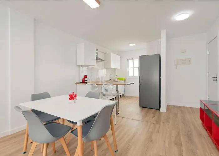 Spacious 3br With Pool, Wifi & Near شقة *