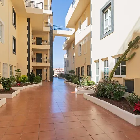 Spacious 3br With Pool, Wifi & Near *