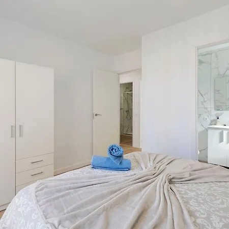 Spacious 3br With Pool, Wifi & Near *
