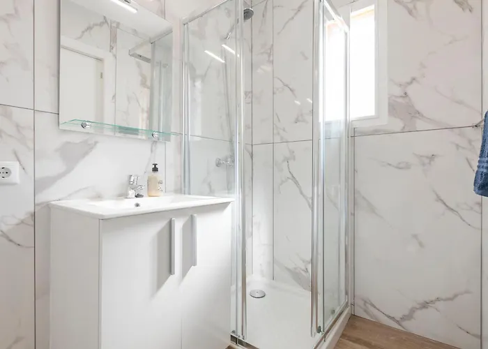 Spacious 3br With Pool, Wifi & Near *