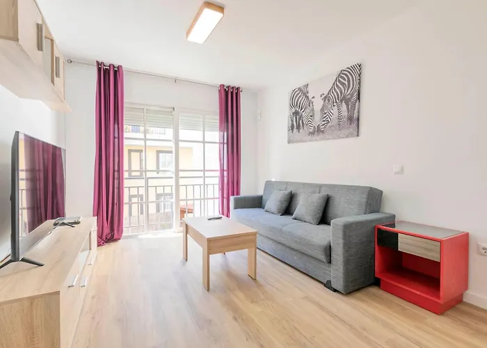 Spacious 3br With Pool, Wifi & Near *